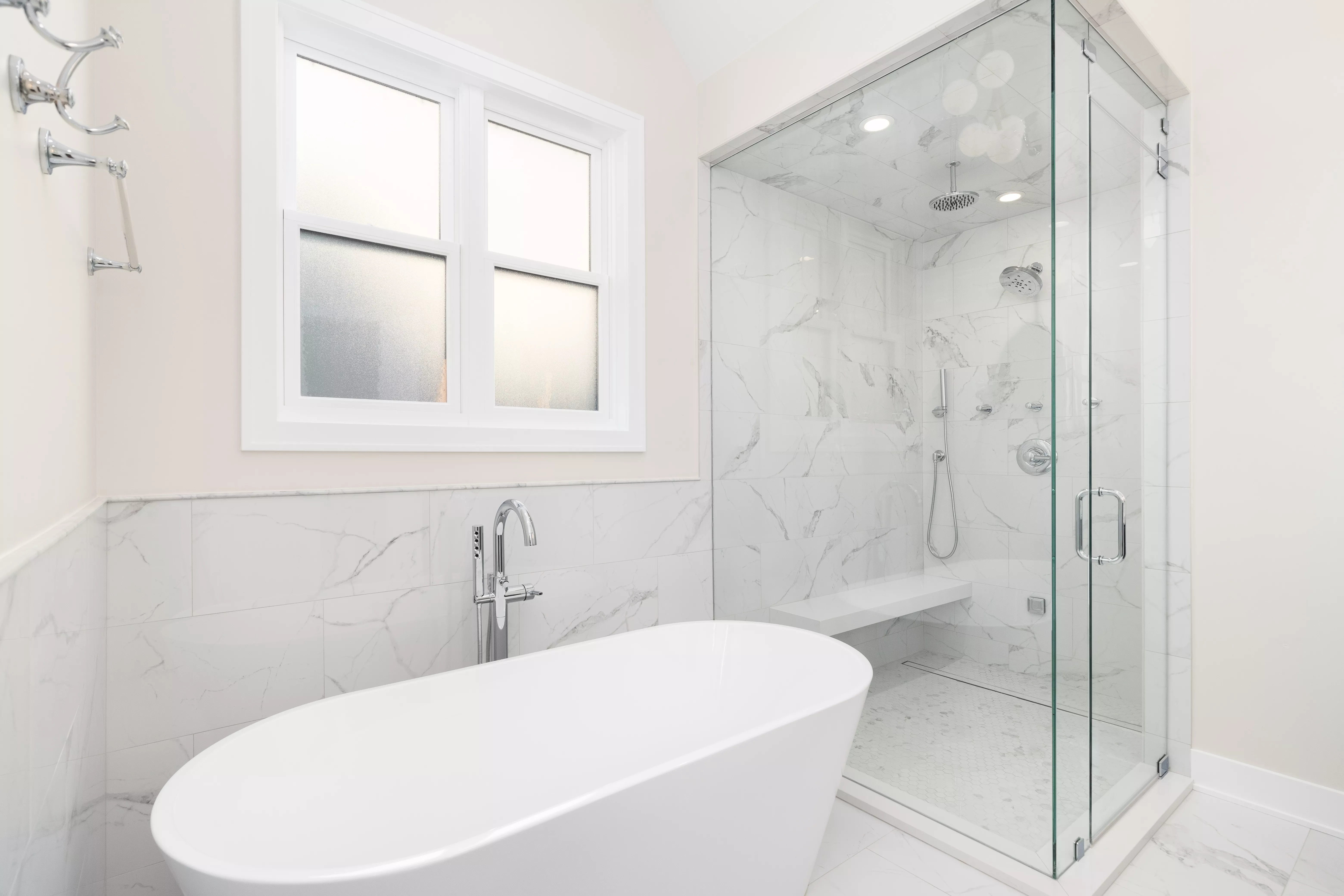 Walk-In Shower vs Bathtub: Pros and Cons Guide